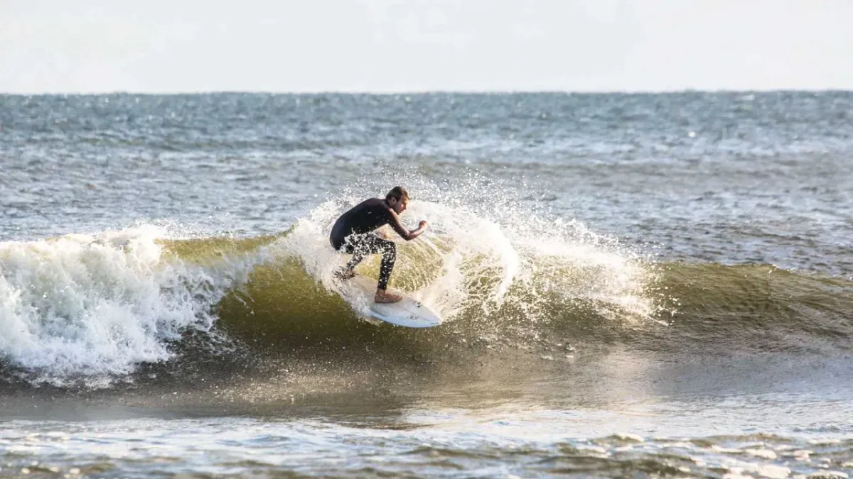 Na co zwrócić uwagę kupując deskę surfingową?