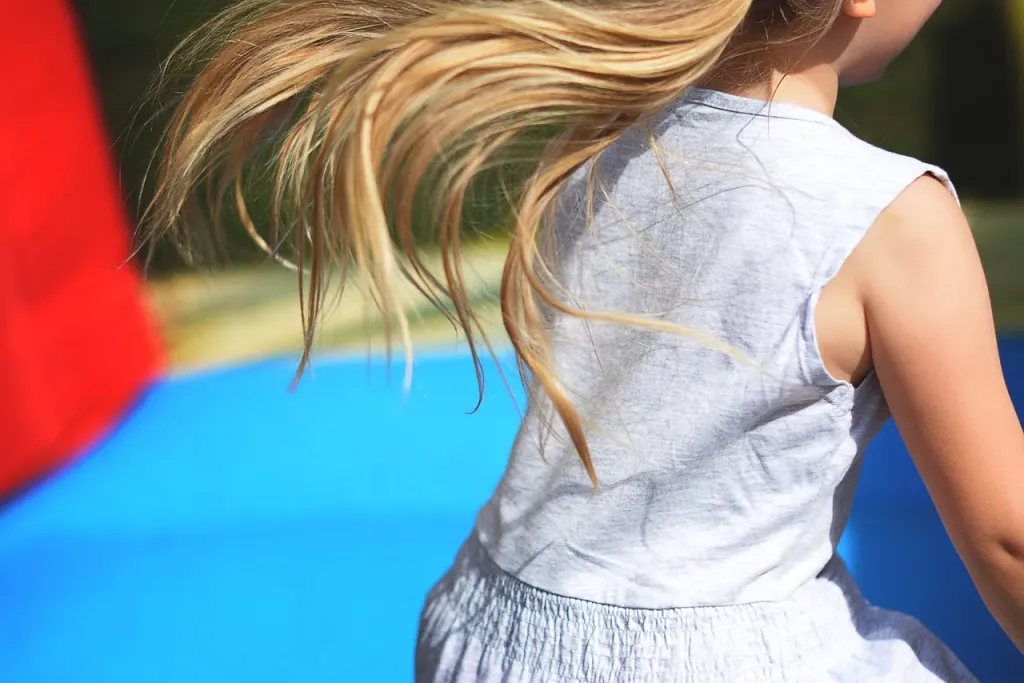 Skok po zdrowię i zabawę, czyli trampolina