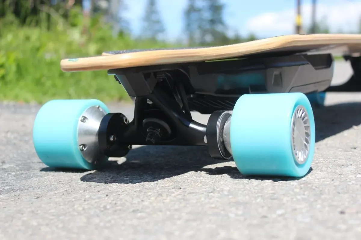 Longboard elektryczny – moda czy coś więcej?